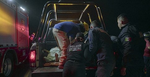 مصرع 18 سائحا بعد سقوط حافلتهم في المكسيك