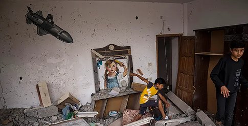 فنانون يرسمون صوراً جرافيتية على أنقاض منازل في قطاع غزة