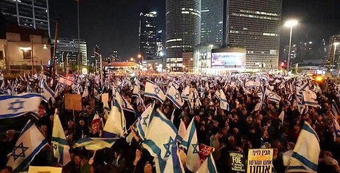 محدث: عشرات الآلاف يتظاهرون ضد حكومة نتنياهو في كبرى المدن الإسرائيلية