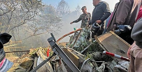 مقتل العشرات في تحطم طائرة وسط نيبال