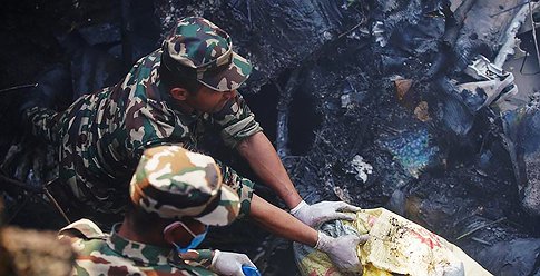 مقتل العشرات في تحطم طائرة وسط نيبال