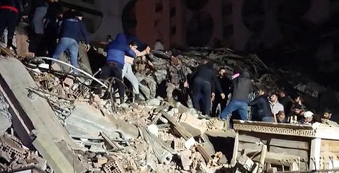 مئات القتلى والمفقودين في زلزال ضرب تركيا وسوريا