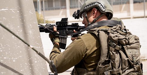 الجيش الإسرائيلي يُوضح سبب اقتحامه مخيم "عقبة جبر"