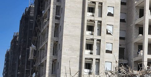 من الطابق التاسع... انهيار سقالة بناء ومصرع أسيرين فلسطينيين