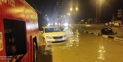 الأمطار تُغرق عدداً من الشوارع في قطاع غزة وتضرر منازل