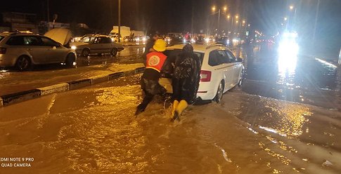 الأمطار تُغرق عدداً من الشوارع في قطاع غزة وتضرر منازل