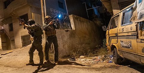 الاحتلال يُفجر منزل أسير محرر في نابلس يتهمه بقتل جندي