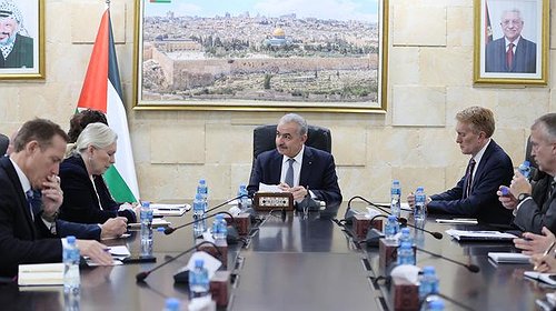 تفاصيل لقاء الرئيس عباس واشتية بالإدارة الأمريكية في رام الله
