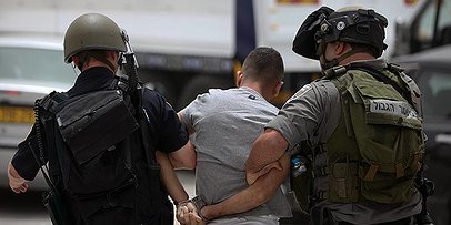 الاحتلال يعتقل ثلاثة مواطنين من الخليل