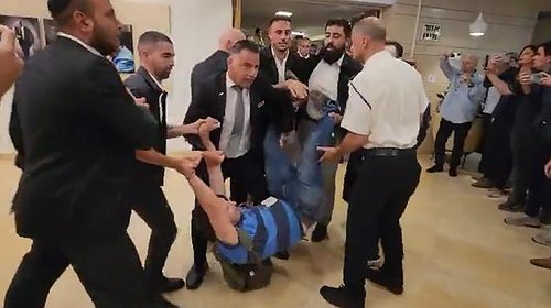 اعتقال إسرائيليين اقتحموا الكنيست خلال عقد جلساته