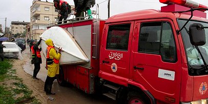 منخفض قطبي يضرب فلسطين: أمطار رعدية وثلوج وتحذيرات مشددة من السيول والرياح