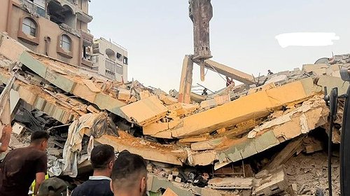 21 شهيداً معظمهم أطفال في فاجعة انهيار "عمارة السعادة" المتصدعة بقصف الاحتلال غرب غزة