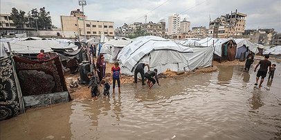 تحذيرات من منخفض جوي قادم.. الدفاع المدني يوجه نداءً عاجلاً للنازحين في الخيام