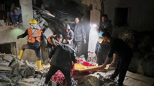 20 شهيداً في قصف إسرائيلي استهدف مدرسة تؤوي نازحين غرب خانيونس