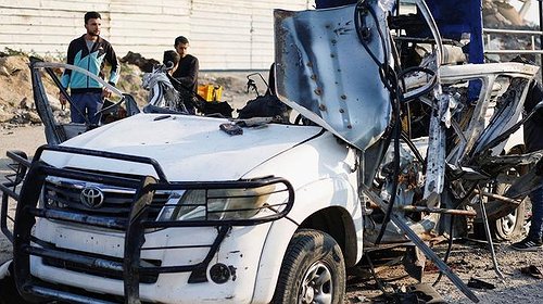 شهداء وجرحى في استهداف طيران الاحتلال لمركبة شرطة بمخيم النصيرات