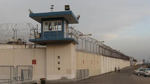 إدارة سجن النقب تُطلق صافرات الإنذار بعد الهجوم على سجّان