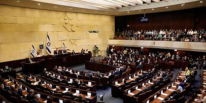 الكنيست يصادق على قانون الطوارئ في الضفة الغربية