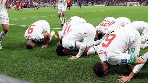 المغرب تتفوق على بلجيكا وتقترب من التأهل في كأس العالم 2022