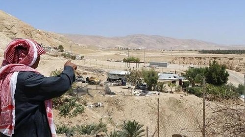 الاحتلال يخطر بوقف البناء في مباني سكنية ومنشآت زراعية شمال أريحا