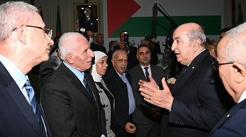 الرئيس الجزائري يلتقي بممثلي الفصائل الفلسطينية