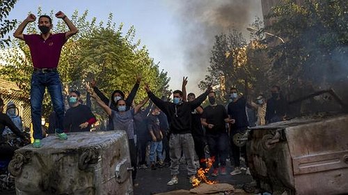 الأمم المتحدة تعلن مقتل 300 شخص في مظاهرات إيران