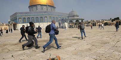 الحكومة الإسرائيلية تدرس إجراءً في القدس وترفع حالة التأهب