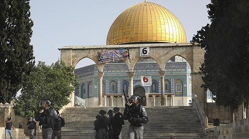 صحيفة عبرية: اسرائيل تقرر منع المستوطنين من دخول المسجد الاقصى