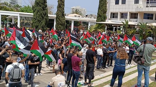 الاحتلال يعتدي على تظاهرة طلابية فلسطينية في تل أبيب