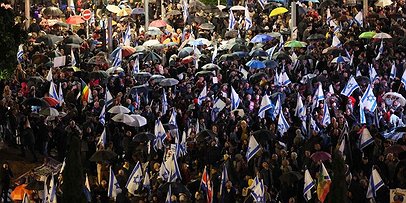 محدث: عشرات الآلاف يتظاهرون ضد حكومة نتنياهو في كبرى المدن