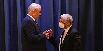 غانتس ينتقد اقتحام لبيد للمسجد الأقصى "فكّر جيداً مرة قادمة"