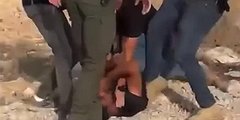 بشكل وحشي..الشرطة الإسرائيلية تعتدي بالضرب المبرح على أحد سكان النقب