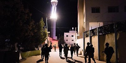 الاحتلال يعتقل عدة مواطنين ويكشف تفاصيل أخرى