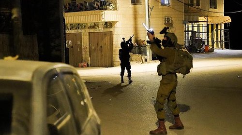 جيش الاحتلال يعتقل 14 مواطناً في الضفة الغربية ويعلن قتل فلسطيني