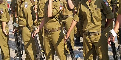 جيش الاحتلال: اعتقال جندي شارك المستوطنين في الاعتداء على الفلسطينيين