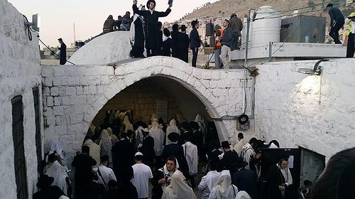خشية استهدافهم…جيش الاحتلال يقرر منع المستوطنين من اقتحام قبر يوسف في نابلس