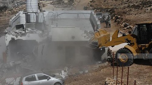 قوات الاحتلال تهدم منزلاً في بلدة الخضر جنوب بيت لحم