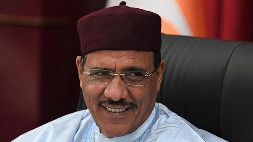 شبهة محاولة انقلابية في النيجر: حراس أمن الرئيس يحتجزونه في القصر