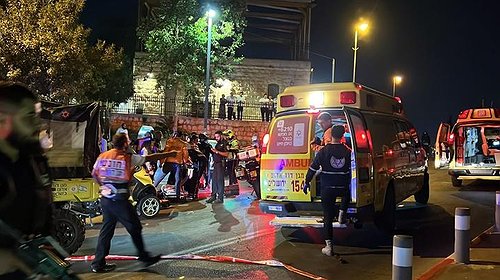 7 اصابات منها خطيرة بإطلاق نار على حافلة قرب حائط البراق